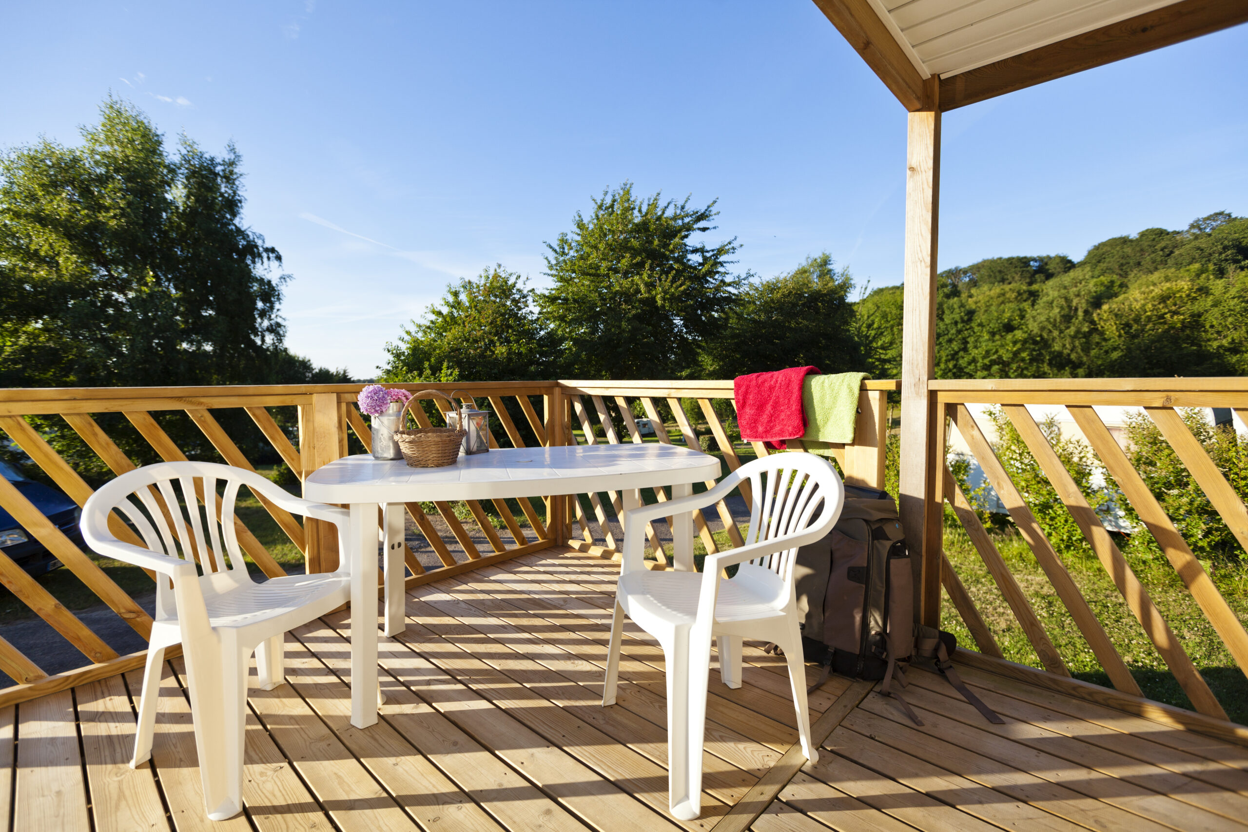 mobilhome-terrasse-camping-les-salines-bretagne